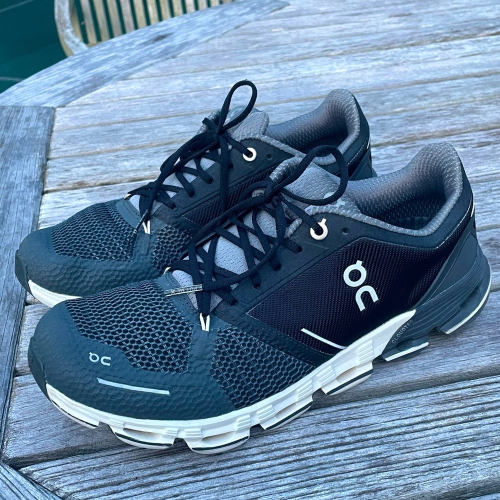 On Cloud flyer  Running Athletic Shoes - Black and Gray women 9 barely used